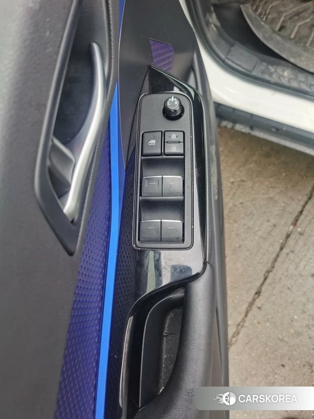 Toyota C-HR id 4210927 из Китая 12