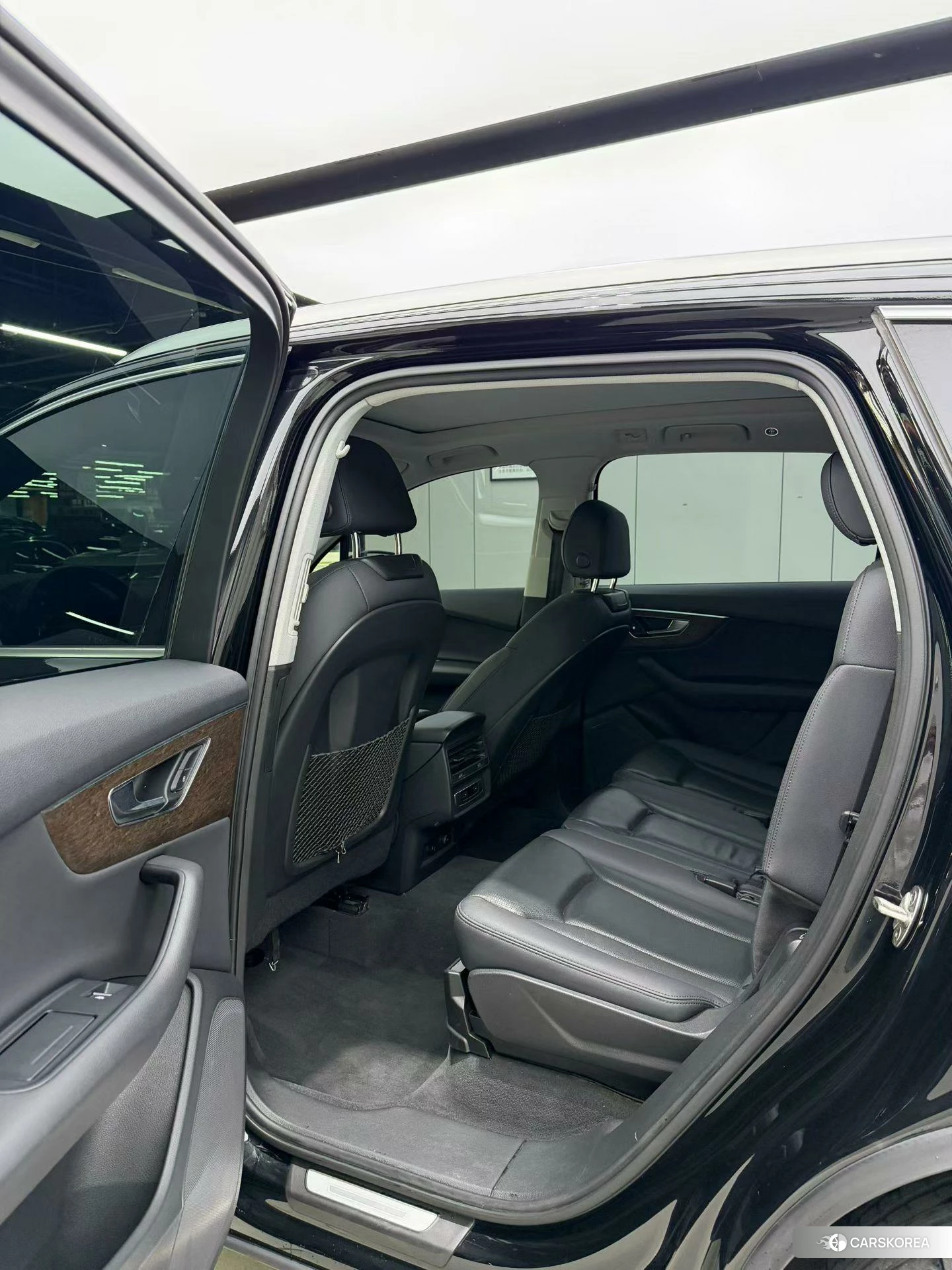 Audi Q7 2021 Черный из Китая, фото 2