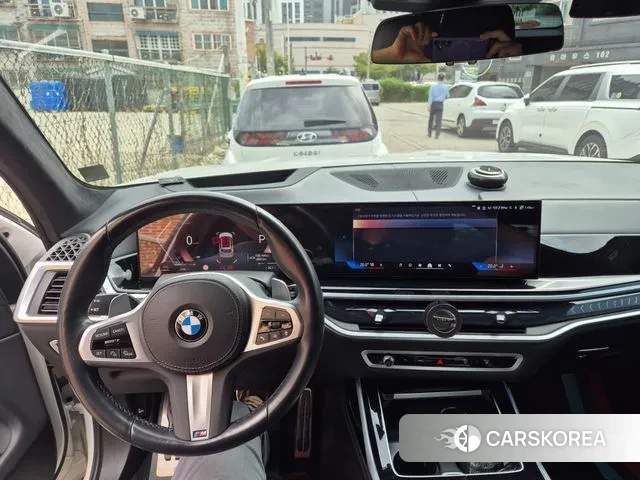 BMW X7 (G07) 2023 Белый из Кореи, фото 2