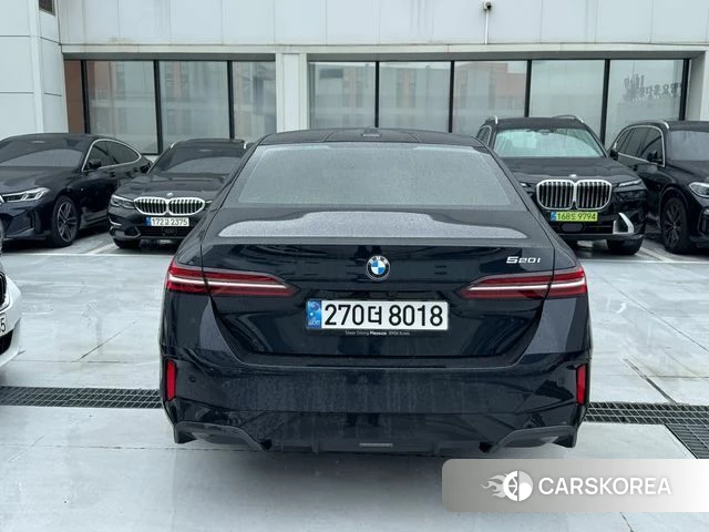BMW 5 Series (G60) 2023 Черный из Кореи, фото 2