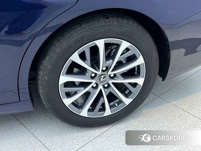 Lexus ES id 4353643 из Китая 12