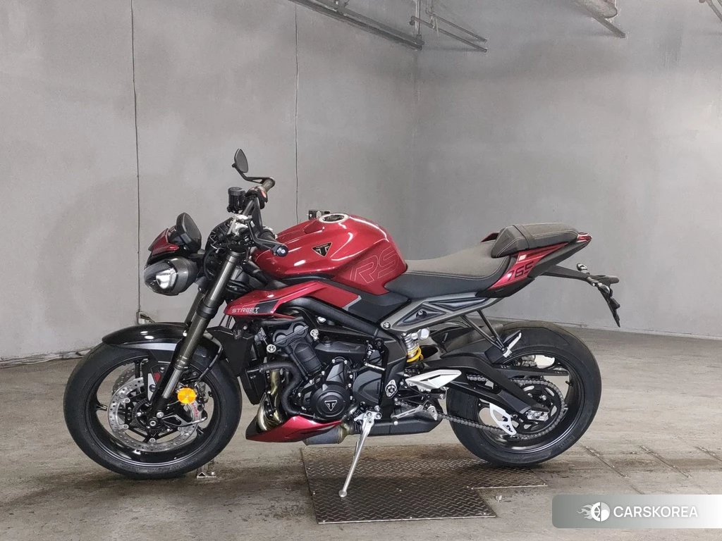 Проданный Triumph STREET TRIPLE 765 RS 2023 из Японии, фото 2