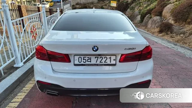 BMW 5 Series (G30) 2018 Белый из Кореи, фото 2