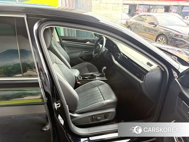 Volkswagen Passat 2023 Черный из Китая, фото 2