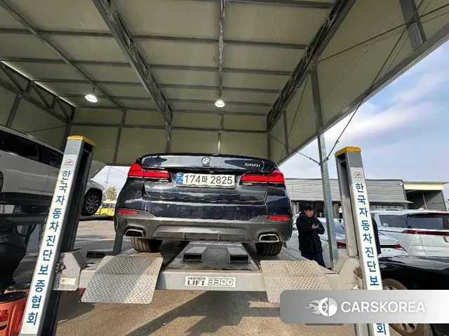 BMW 5 Series (G30) 2023 Черный из Кореи, фото 2