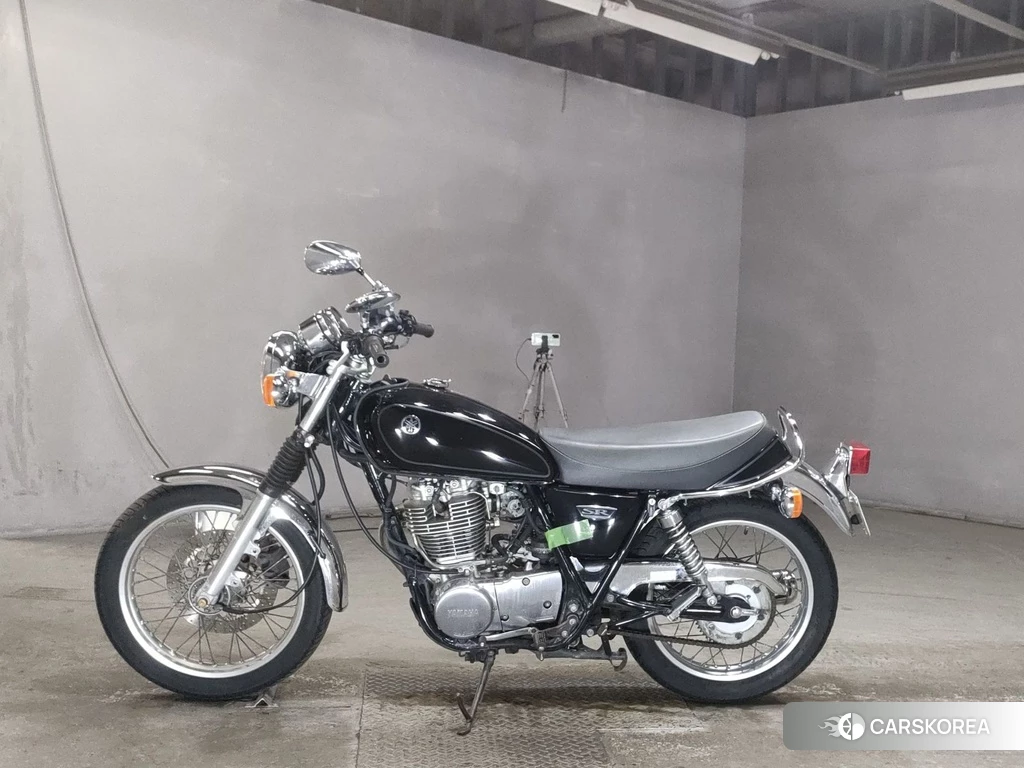 Проданный Yamaha SR 400 2017 из Японии, фото 2