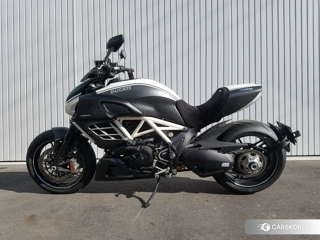 Проданный Ducati DIAVEL AMG 2012 из Японии, фото 2
