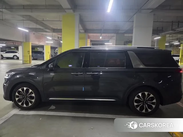 Kia Carnival 4th generation 2023 Серый из Кореи, фото 2