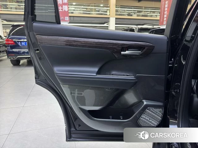 Toyota Highlander 2024 Черный из Китая, фото 6