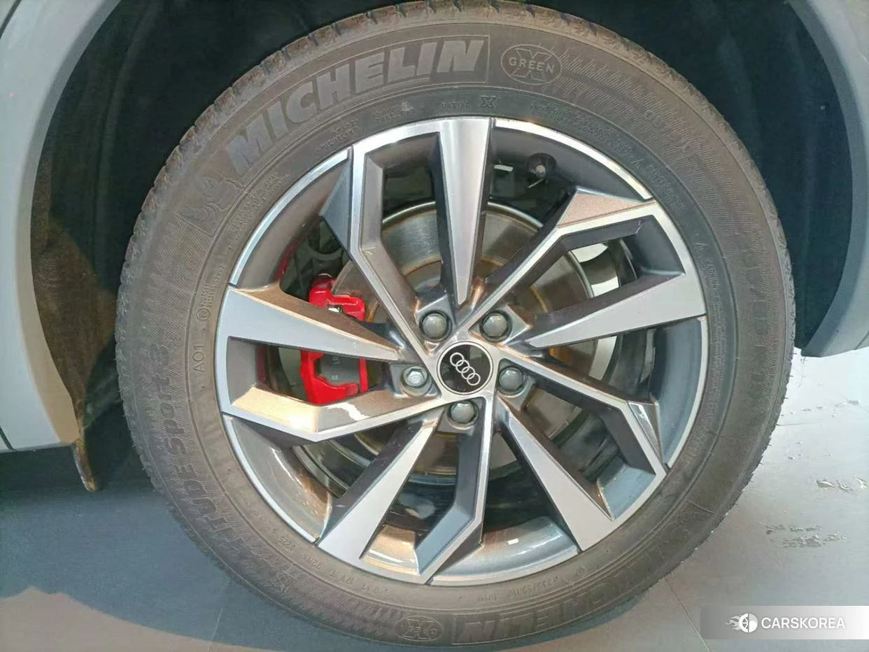Audi Q5L id 4440950 из Китая 8