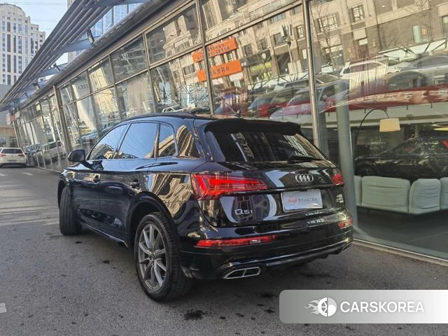 Audi Q5L 2022 Черный из Китая, фото 2