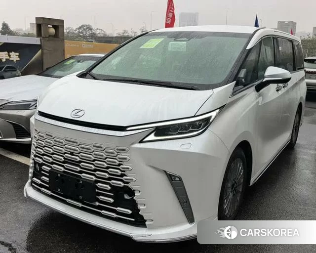 Lexus LM id 4259832 из Китая 12