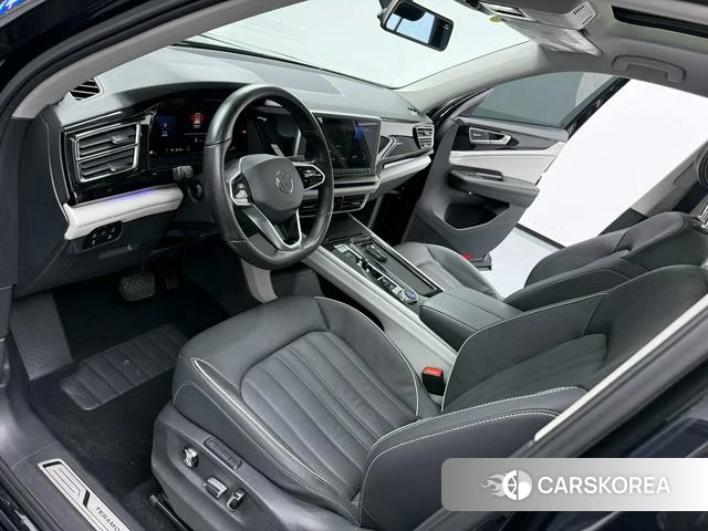 Volkswagen Tourang 2022 Черный из Китая, фото 2