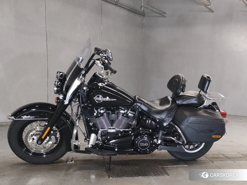Проданный Harley-Davidson Softail Heritage Classic FLHCS1870 2018 из Японии, фото 2