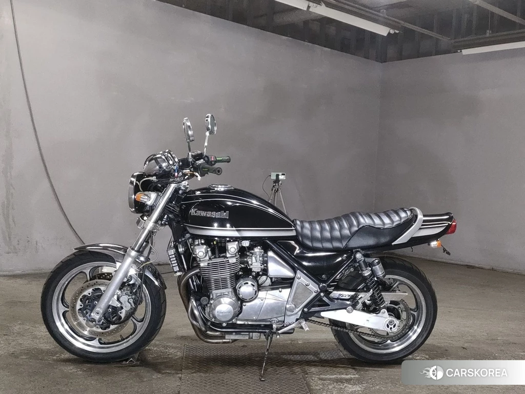 Проданный Kawasaki ZEPHYR 1100 2021 из Японии