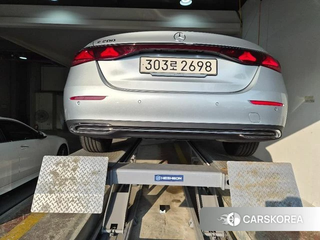 Mercedes-Benz E-Class W214 2025 Серебристо-серый из Кореи, фото 2