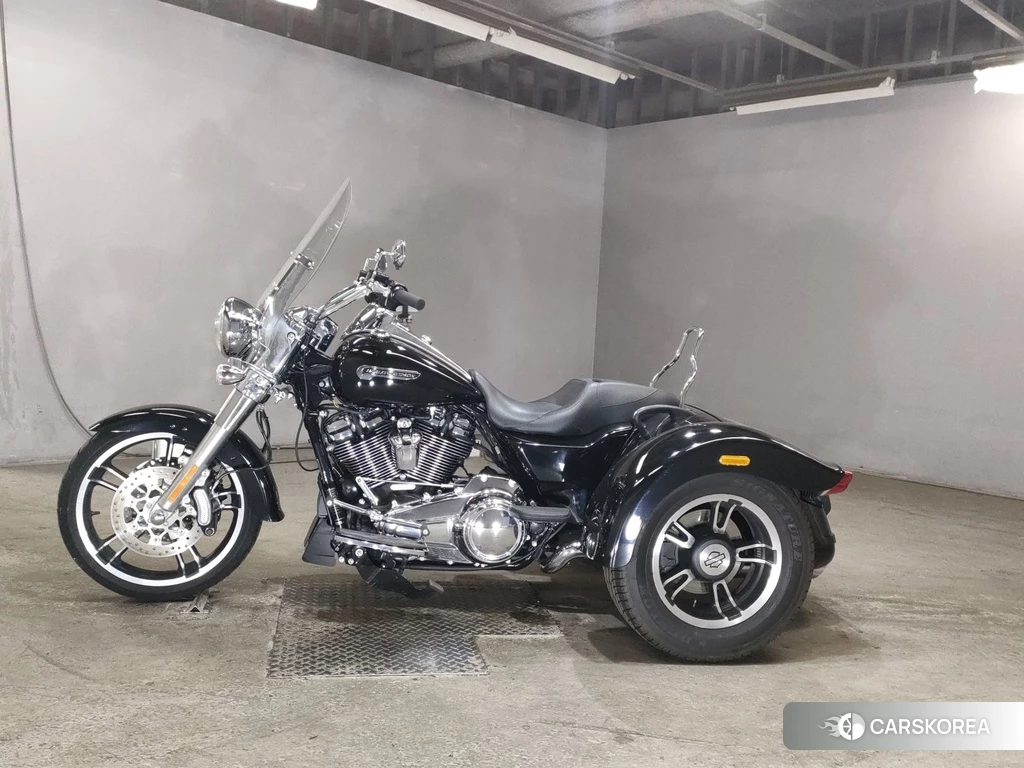 Проданный Harley-Davidson FREEWHEELER FLRT1740 2018 из Японии