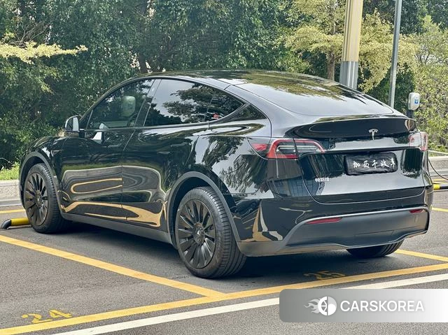 Tesla Model Y 2023 Черный из Китая, фото 2