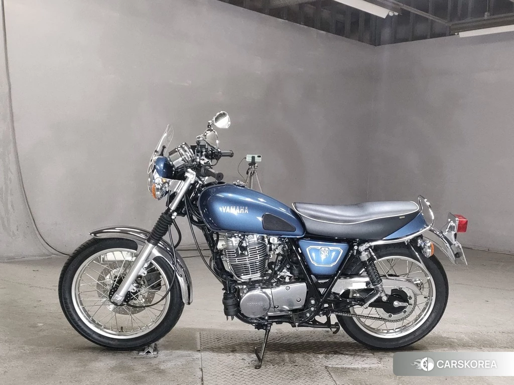 Проданный Yamaha SR 400 2019 из Японии, фото 2