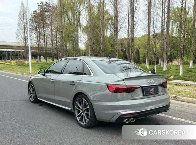 Audi S4 2021 Темно-серый из Китая, фото 3
