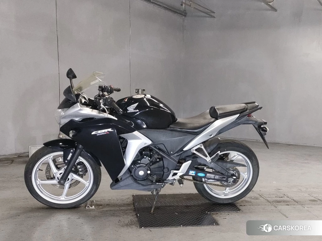 Проданный Honda CBR250R 2011 из Японии
