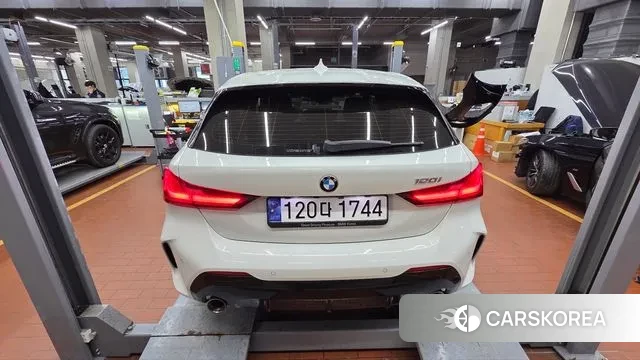 BMW 1 Series (F40) 2023 Белый из Кореи, фото 2