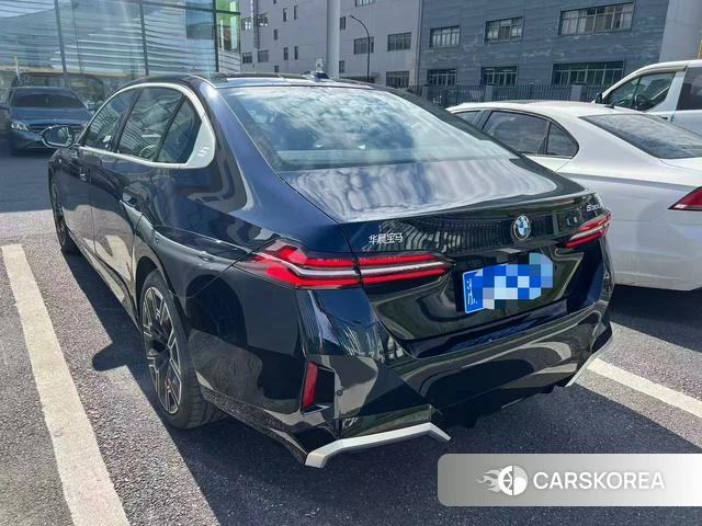BMW 5 series 2025 Черный из Китая, фото 2