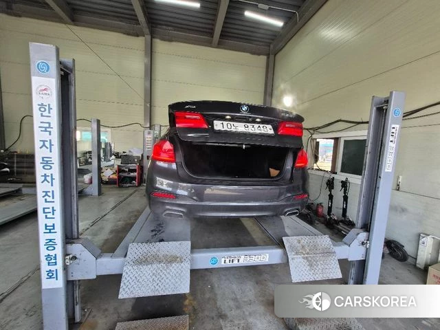 BMW 5 Series (G30) 2018 Серый из Кореи, фото 2