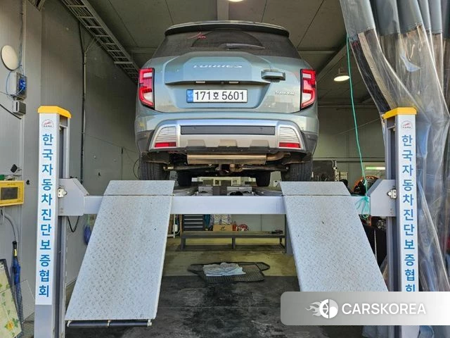 Ssangyong Torres 2022 Темно-зеленый из Кореи, фото 2