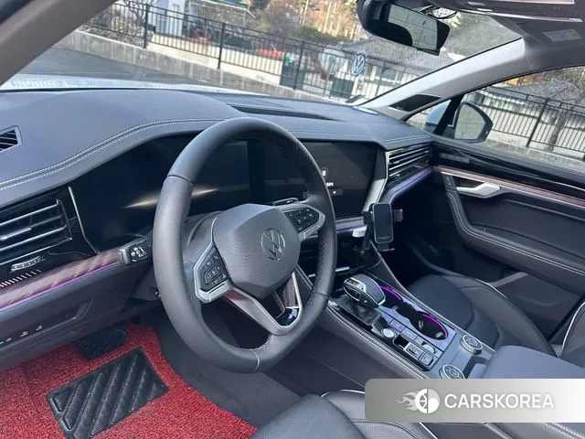 Volkswagen Touareg 3rd generation 2025 Белый из Кореи, фото 2