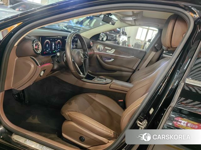 Mercedes-Benz E-class PHEV 2023 Черный из Китая, фото 2