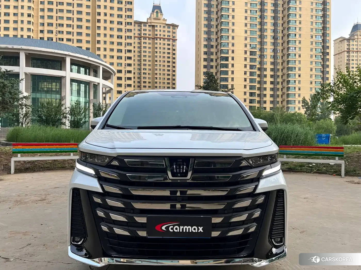 Toyota Vellfire 2025 Белый из Китая, фото 5