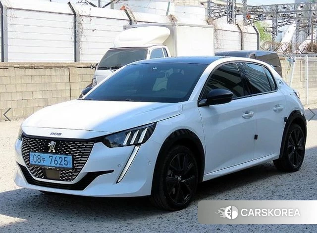 Peugeot e-208 second Generation 2023 Белый из Кореи, фото 2