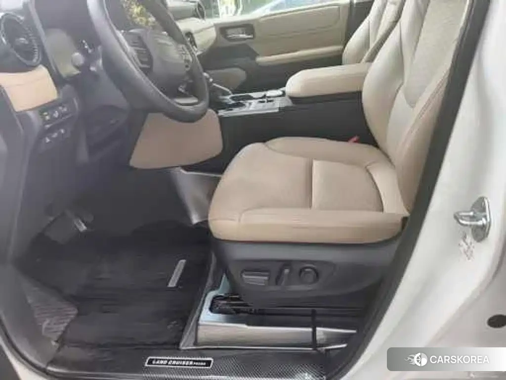 Toyota Land Cruiser 2024 Белый из Китая, фото 2