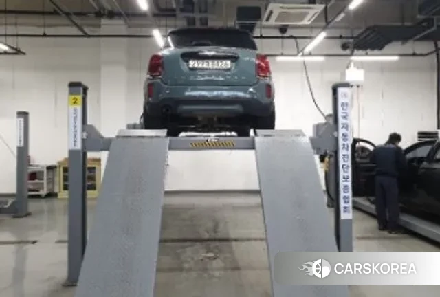 Mini Cooper Countryman 2021 Зеленый из Кореи, фото 2