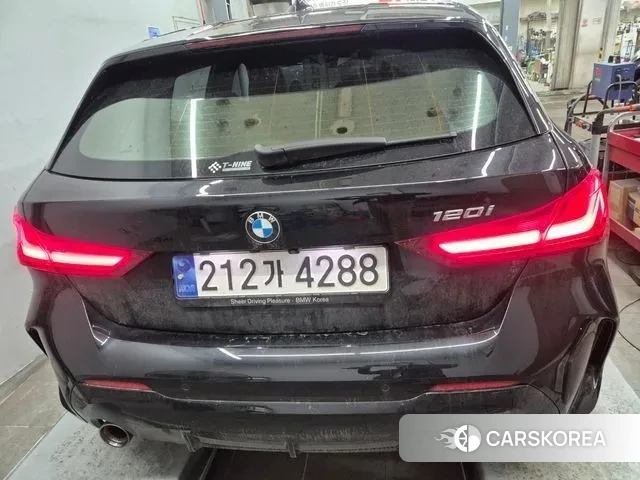 BMW 1 Series (F40) 2023 Черный из Кореи, фото 2