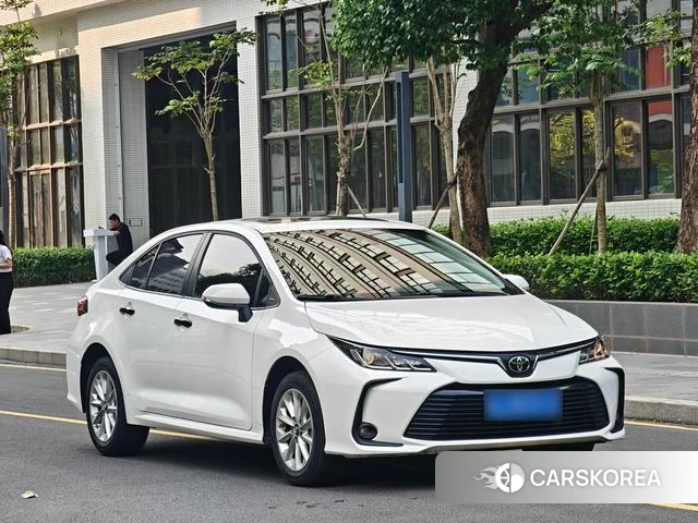 Toyota Corolla 2023 Белый из Китая, фото 2