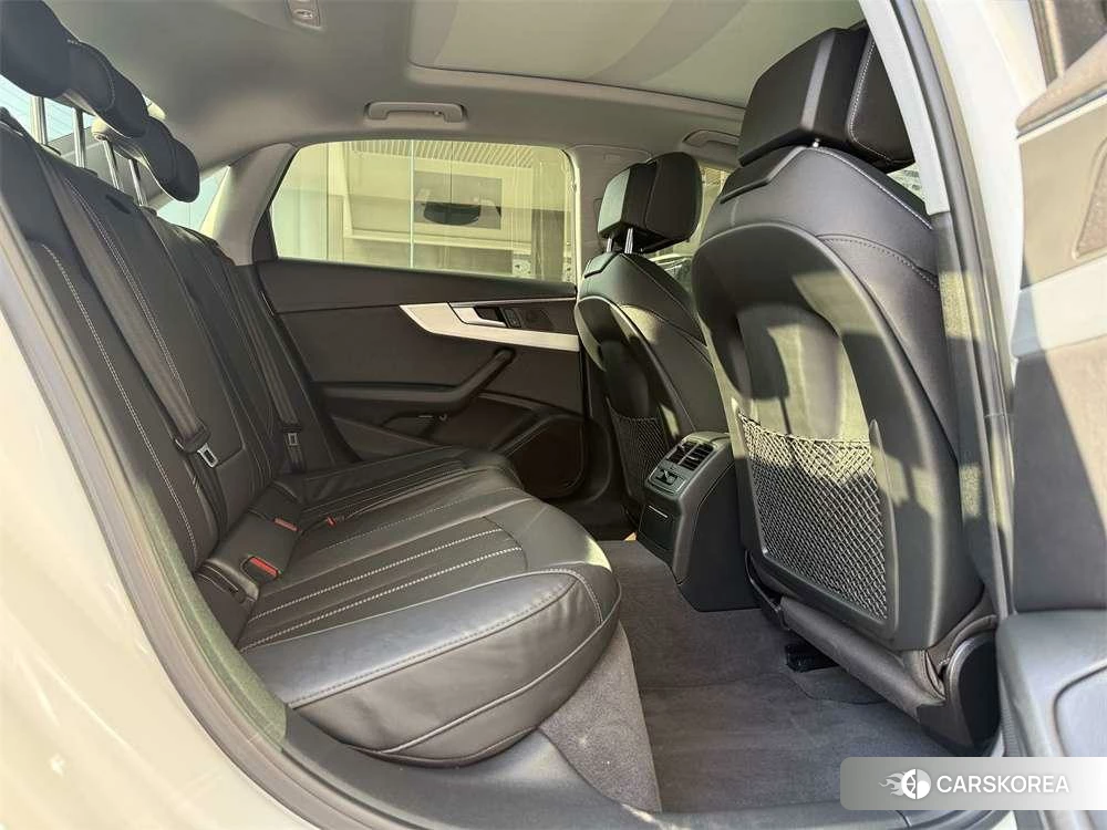 Audi A4L id 4419466 из Китая 7