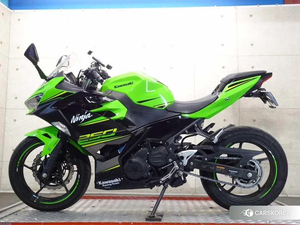 Проданный Kawasaki NINJA 250 2018 из Японии, фото 2