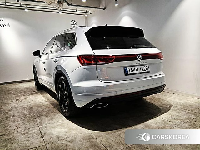 Volkswagen Touareg 3rd generation 2024 Белый из Кореи, фото 5