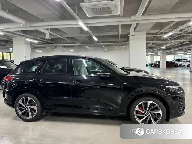 Audi Q5 (80A) 2025 Черный из Кореи, фото 4
