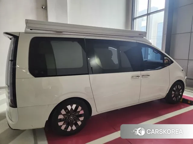 Hyundai Staria 2023 Белый из Кореи, фото 4