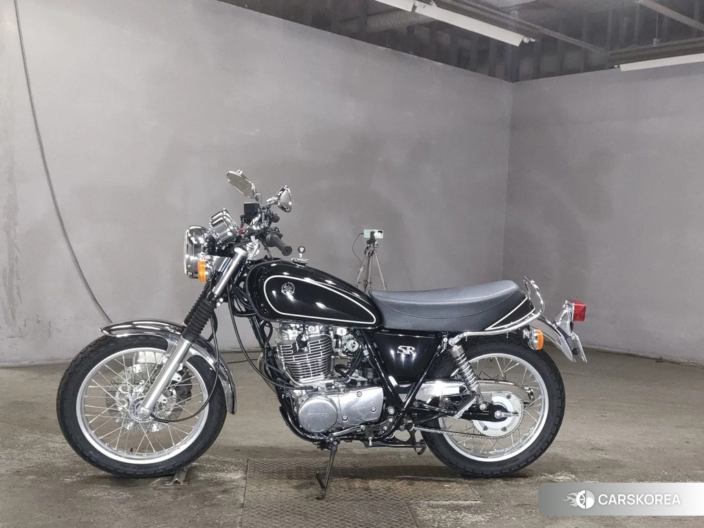 Проданный Yamaha SR 400 2010 из Японии, фото 2