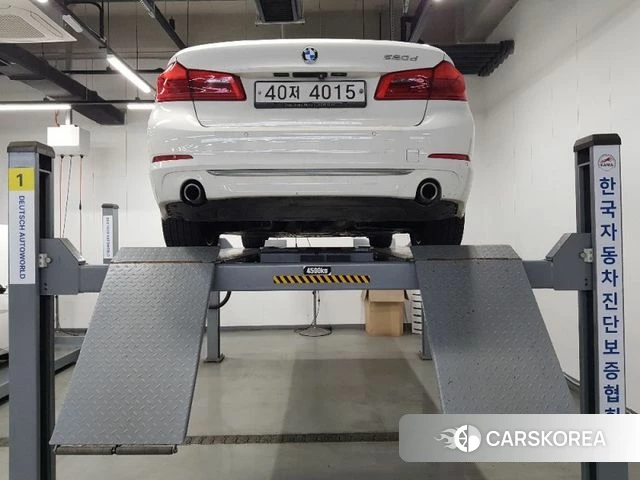 BMW 5 Series (G30) 2018 Белый из Кореи, фото 2