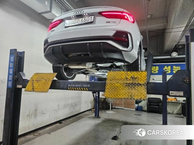 Audi Q3 (F3) 2022 Белый из Кореи, фото 2