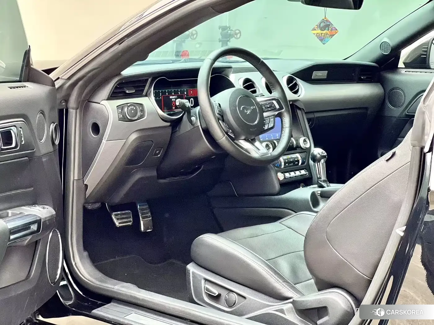Ford Mustang 2021 Черный из Китая, фото 2
