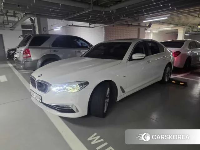 BMW 5 Series (G30) 2018 Белый из Кореи, фото 2
