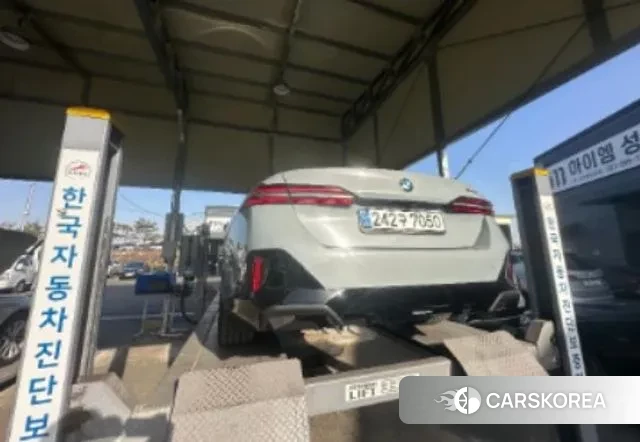 BMW 5 Series (G60) 2024 Серый из Кореи, фото 2