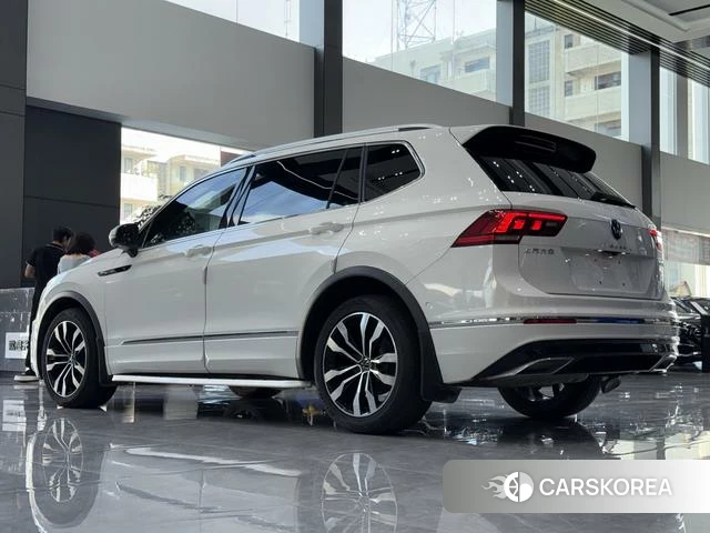 Volkswagen Tiguan L 2021 Белый из Китая, фото 2
