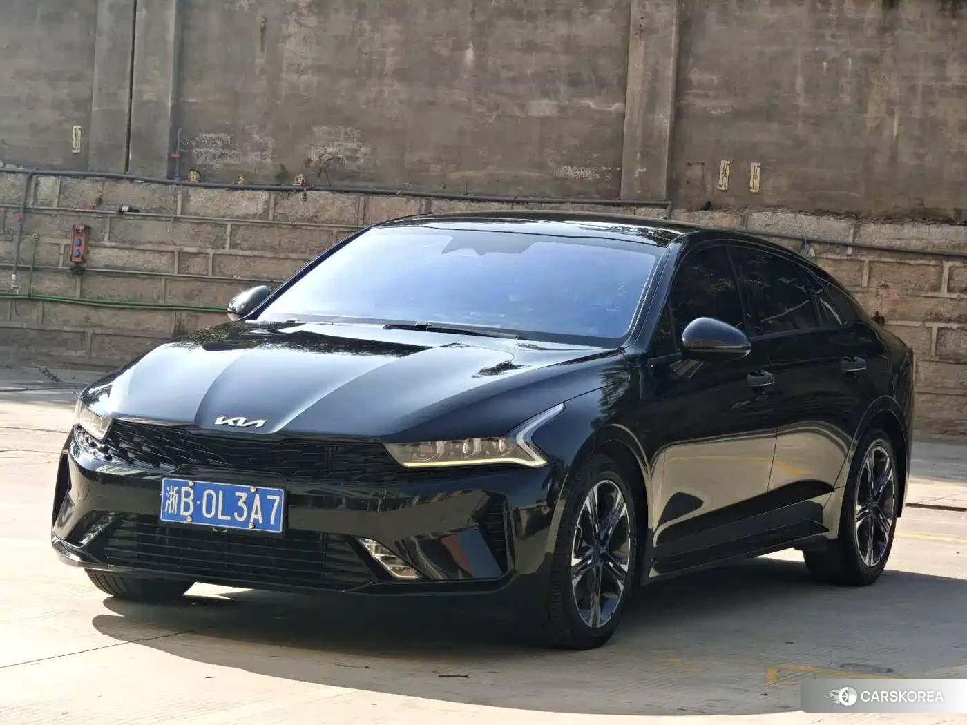 Kia K5 2022 Черный из Китая, фото 2